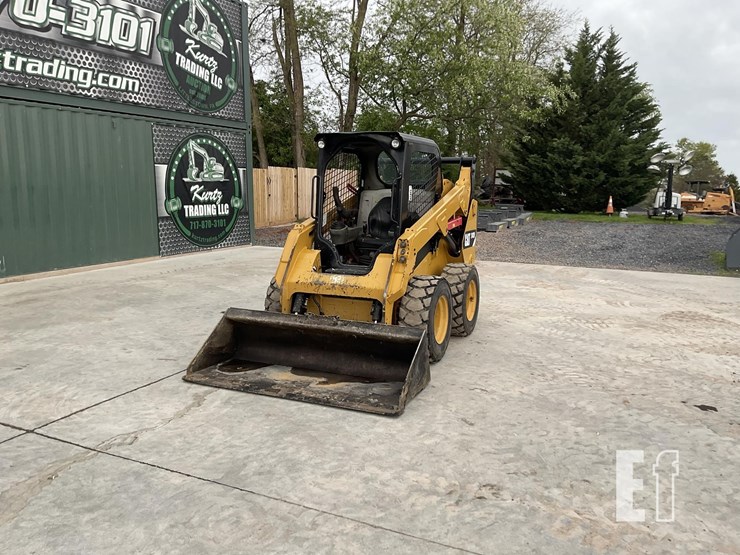 2014-caterpillar-242d-image-8