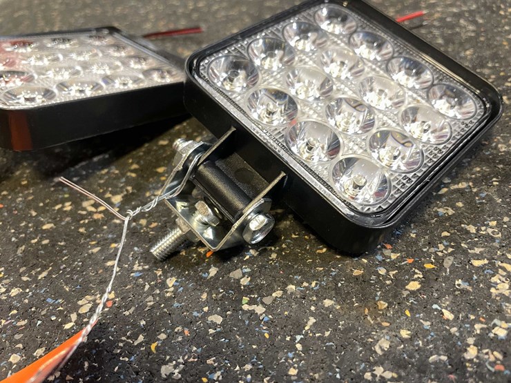 #2515-•-(2)-led-work-lights,-3.5"-square,-12vdc-(pr12)-image-3