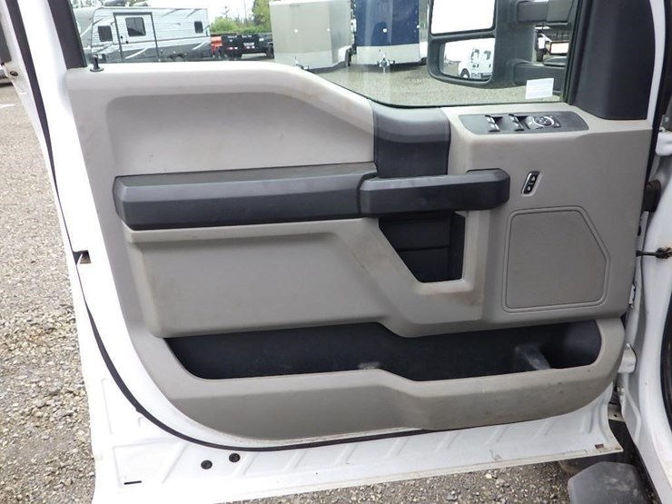 2020-ford-f550-image-30