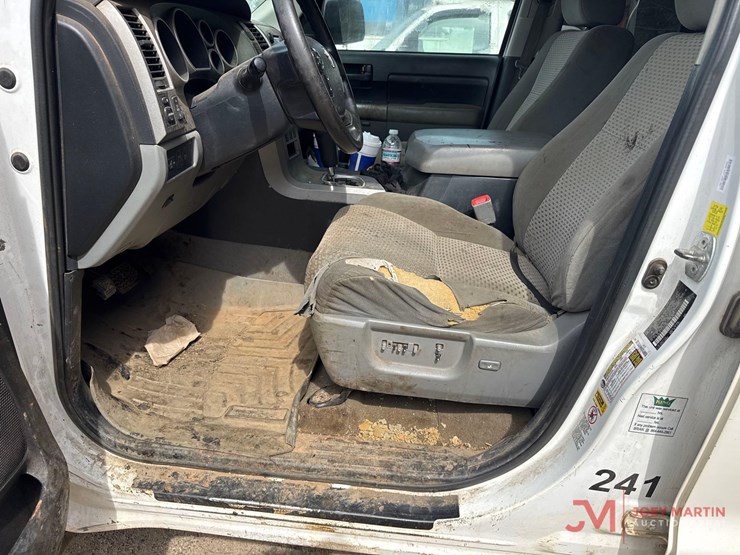 2010-toyota-tundra-sr5-image-25