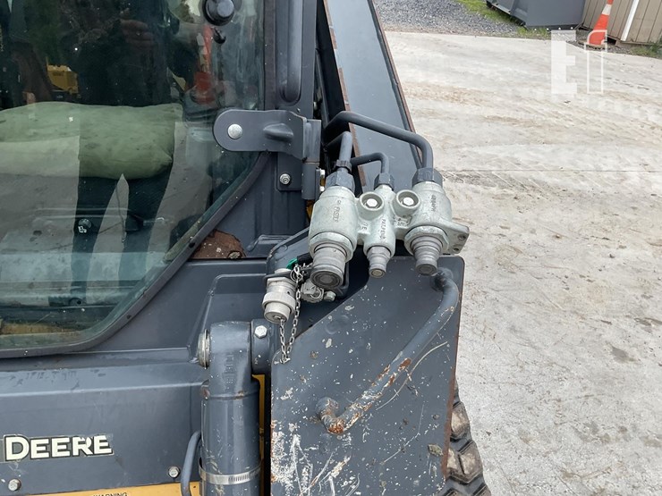 2018-deere-317g-image-13