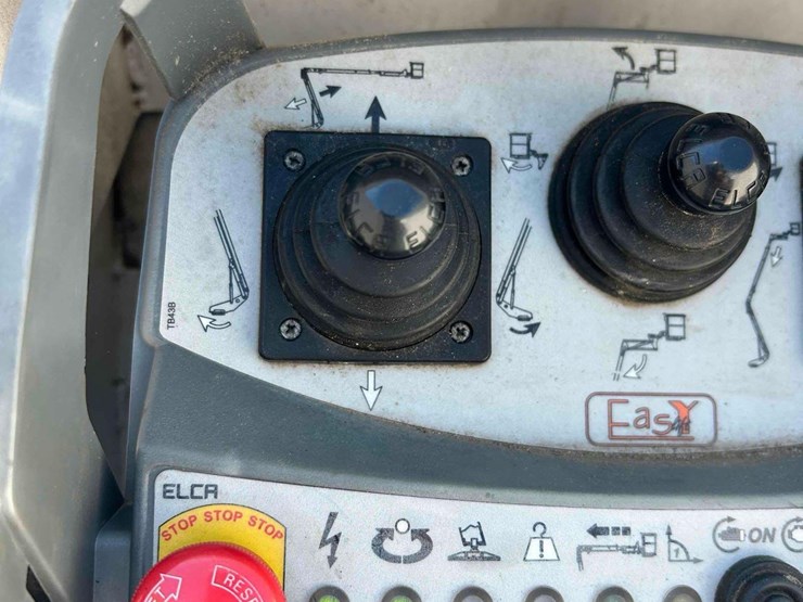 2021-easy-lift-r210-image-12