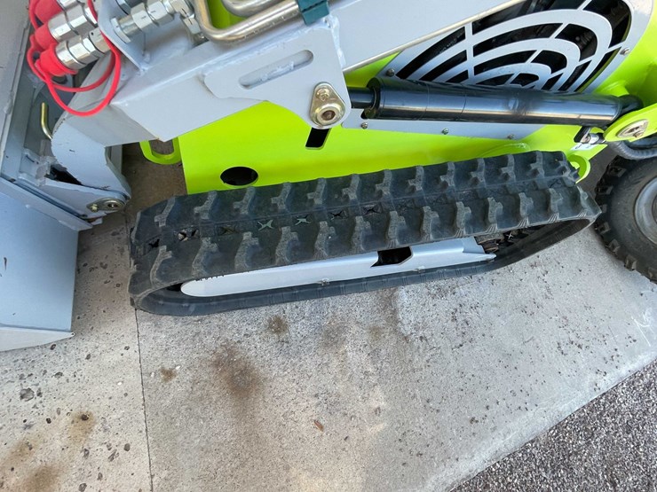 #251-•-mini-skid-steer-image-17