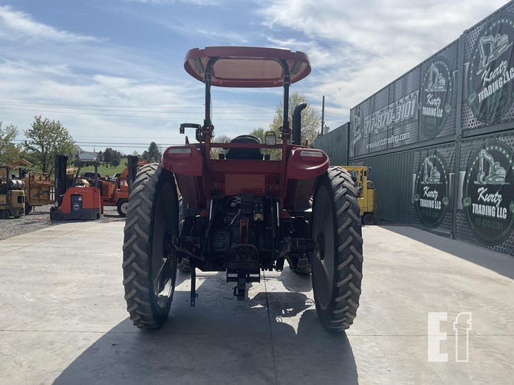 2017-case-ih-farmall-140a-image-3
