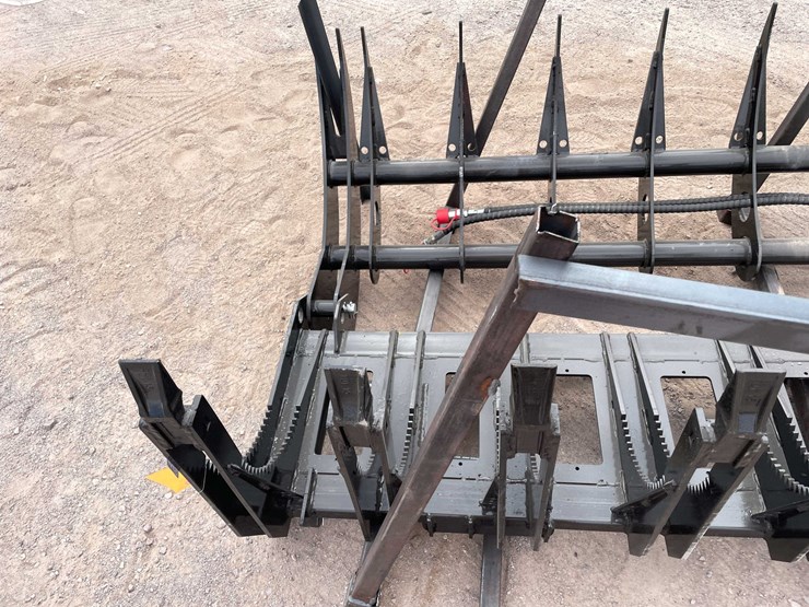 #3119-•-unused-2026-skid-steer-curved-log-grabber-image-7