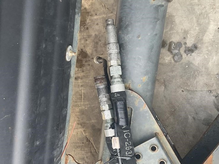 2021-bobcat-84-angle-broom-image-5
