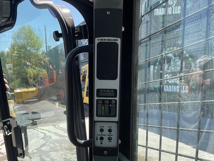 2016-new-holland-l220-image-14