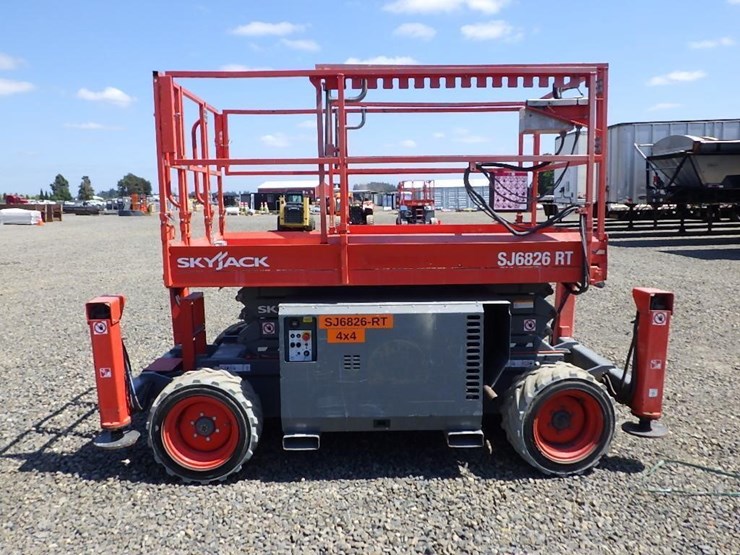 2019-skyjack-sj6826rt-image-4