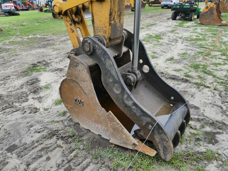 deere-200-lc-image-8