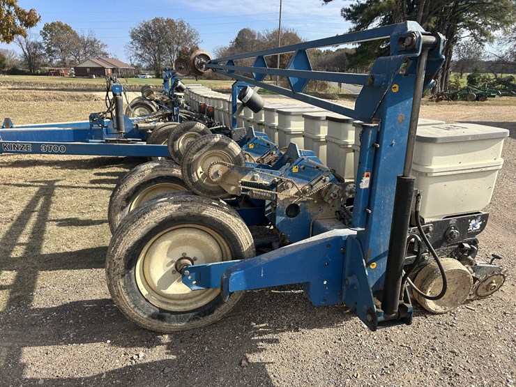 kinze-3700-image-10