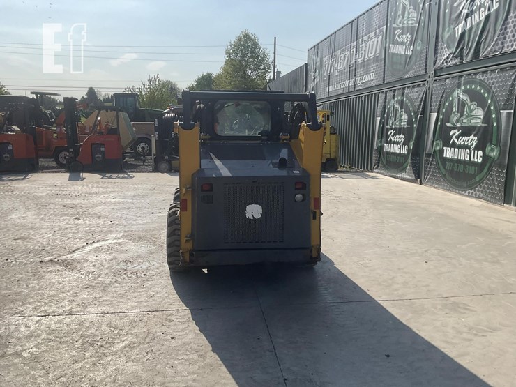 2021-deere-318g-image-3