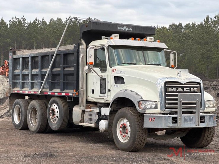 2017-mack-gu713-grantie-tri-axle-dump-truck-image-1