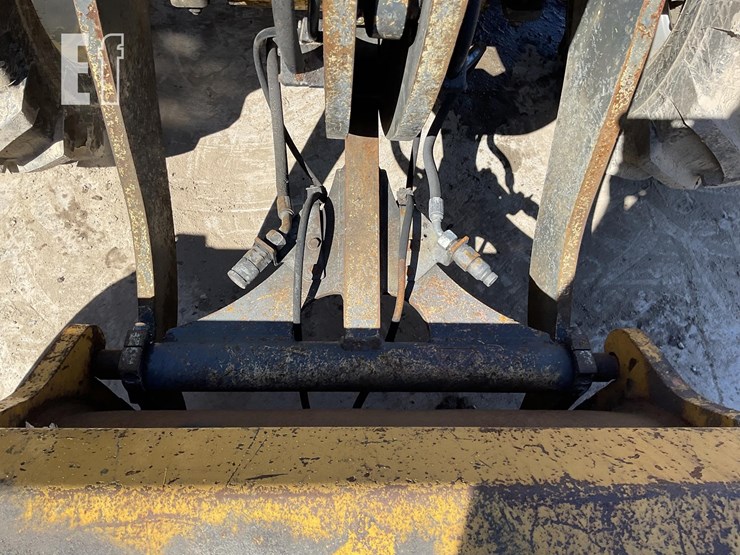 2020-deere-324l-image-10