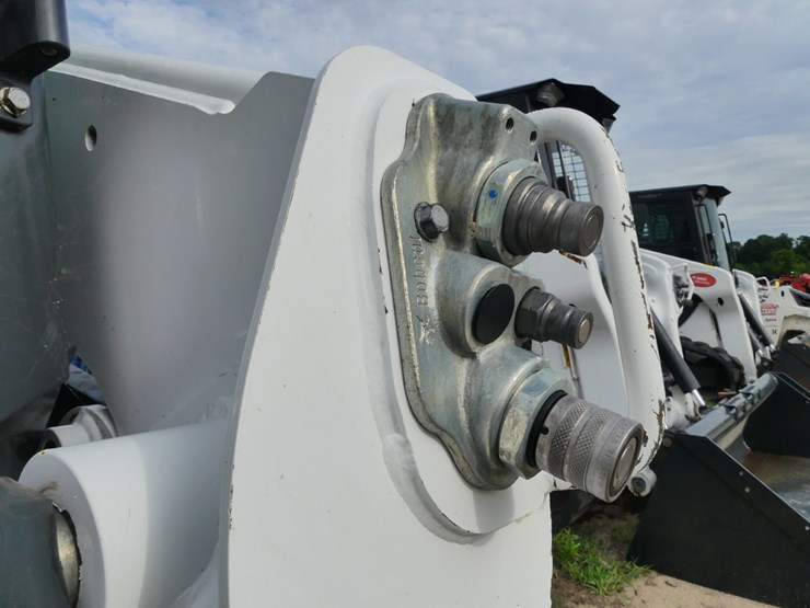 2023-bobcat-t770-image-11