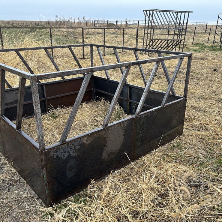 New/Unused Steel Hay Feeder w/ Skirt
