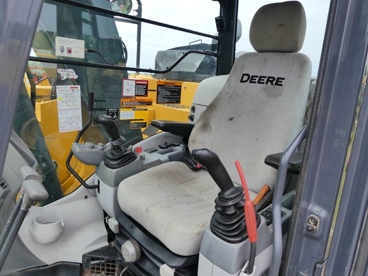 deere-135g-image-13