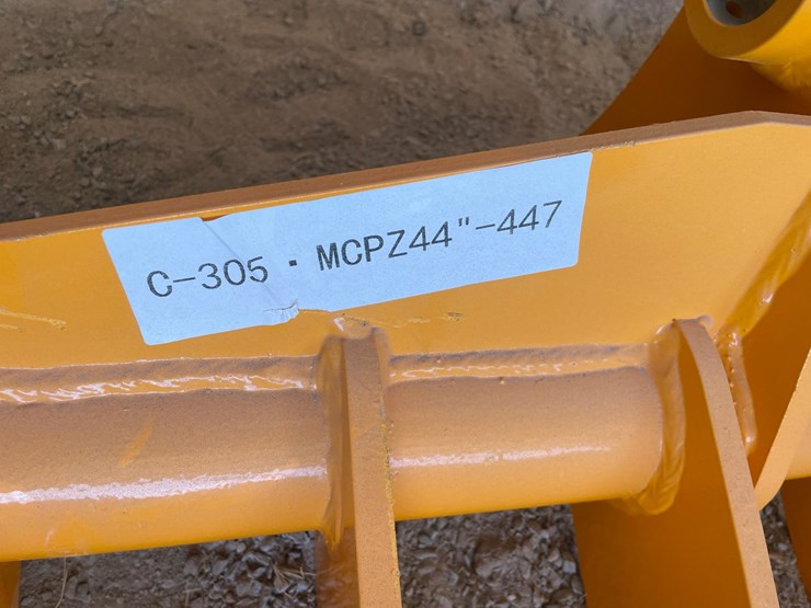 2026-caterpillar-305-image-9