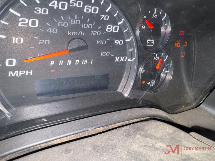 2018-chevrolet-3500-image-17