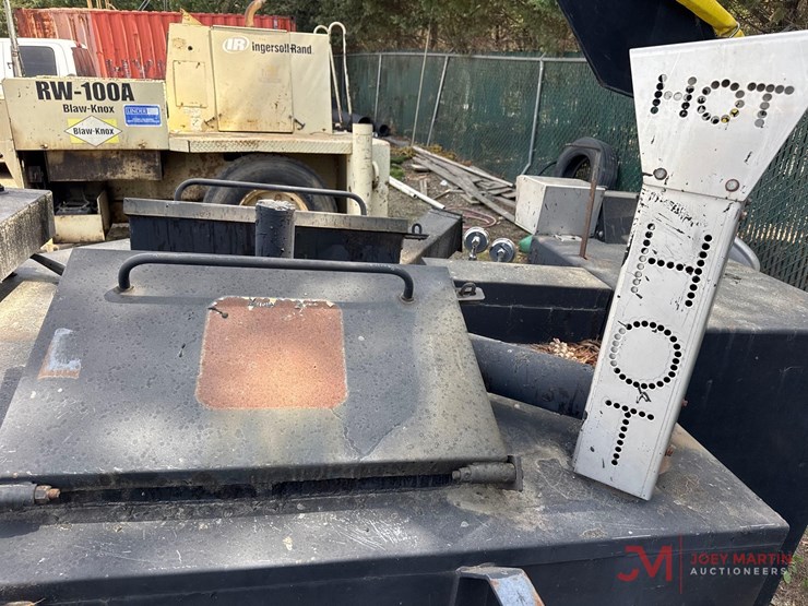 2002-garlock/cimline-trailer-crackfill-machine-image-15