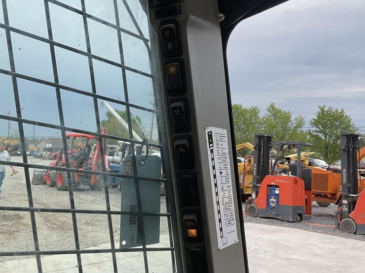 2018-new-holland-c232-image-16