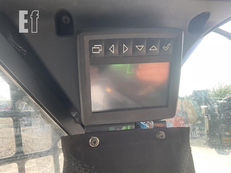 2021-deere-318g-image-14