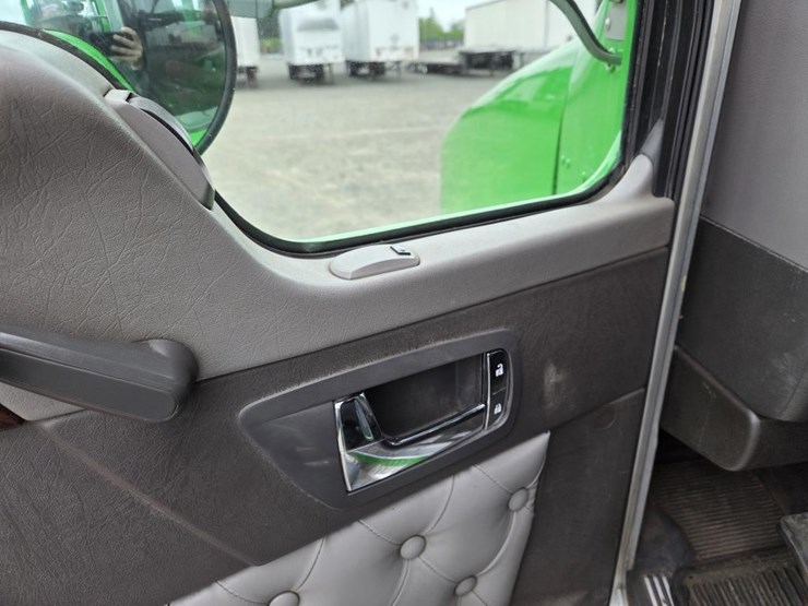 2015-kenworth-t800-image-10