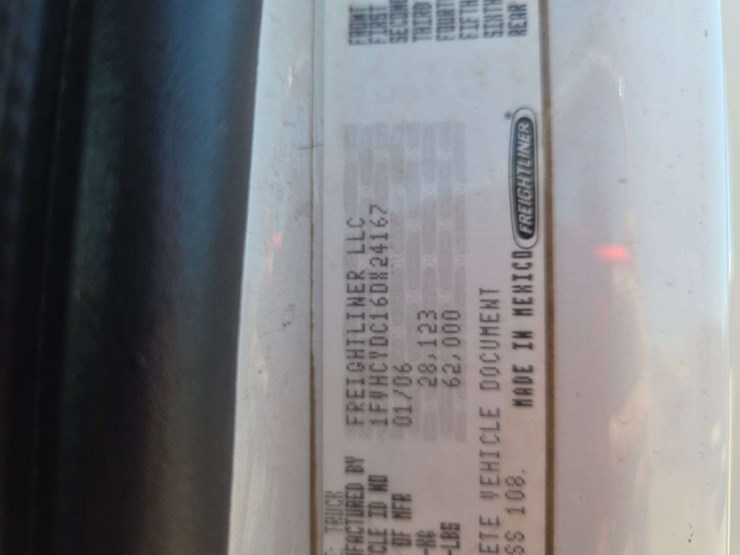 2006-freightliner-m2-106-image-20