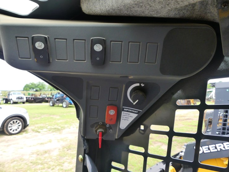 2024-deere-317g-image-17