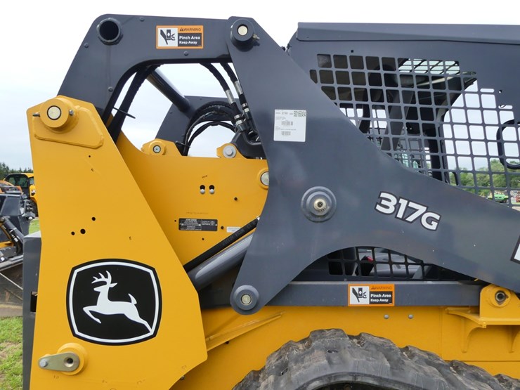 2024-deere-317g-image-7