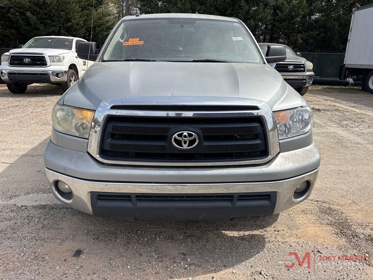 2011-toyota-tundra-sr5-image-7