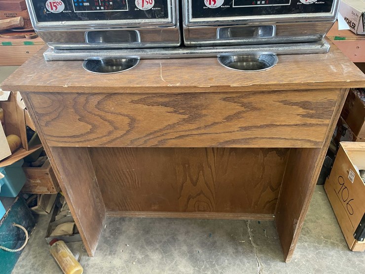 #250-•-nickel-slot-machine-and-table-image-2