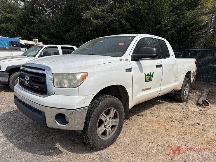 2010-toyota-tundra-sr5-image-5