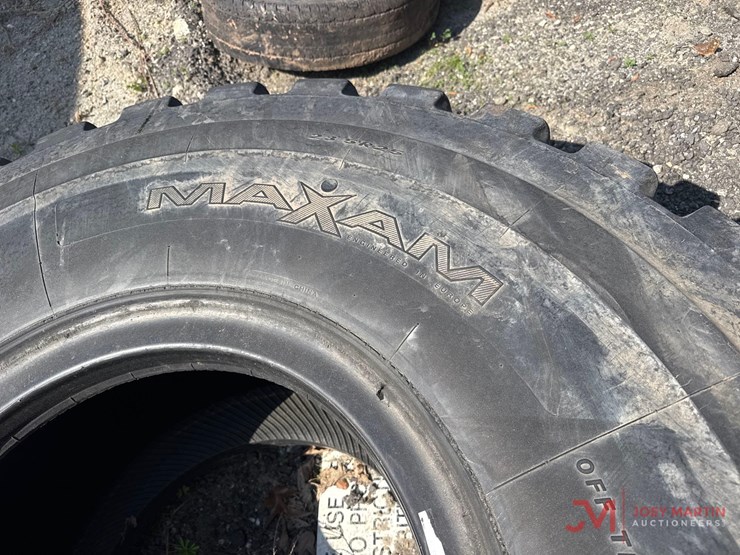 (1)-23.5r25-loader-tire-image-2