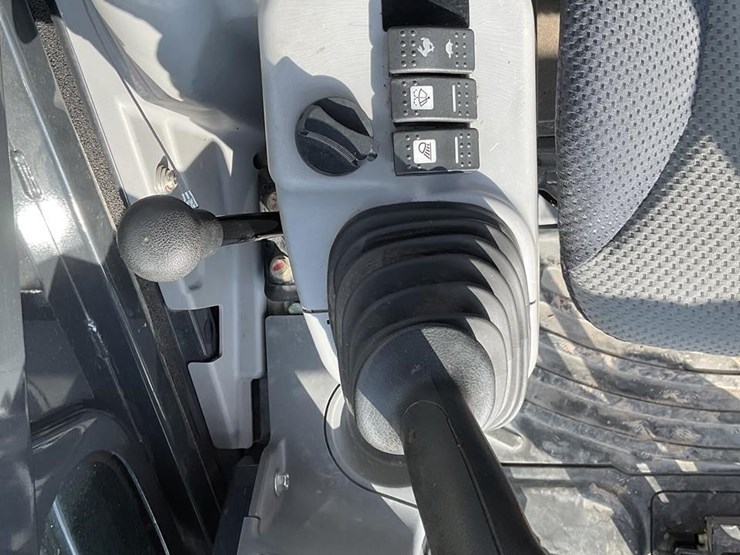 2023-deere-35g-image-18