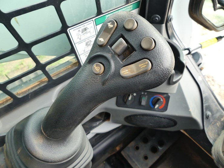 2023-bobcat-t770-image-14