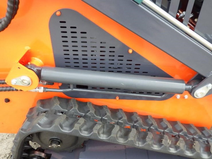 2026-tpm-t460-skid-steer-tracked-loader-image-7