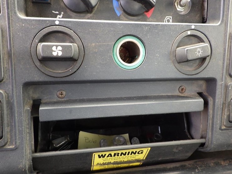 2003-freightliner-fc70-image-48