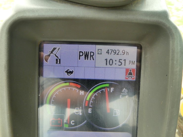 deere-135g-image-16