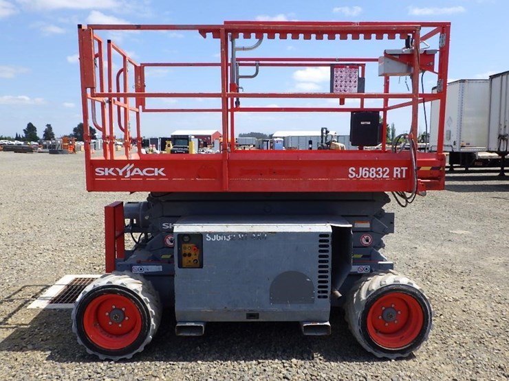 2014-skyjack-sj6832rt-image-4