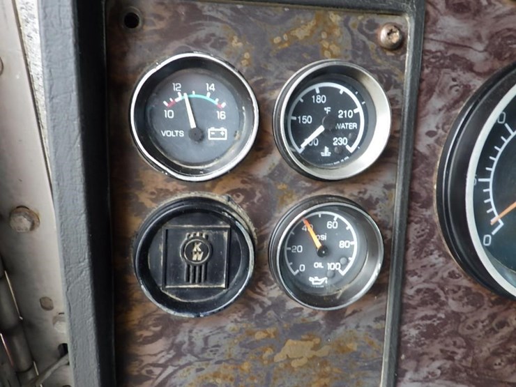 1996-kenworth-t800b-image-46