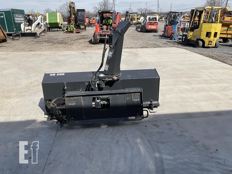 2011-bobcat-sb200-60-image-3