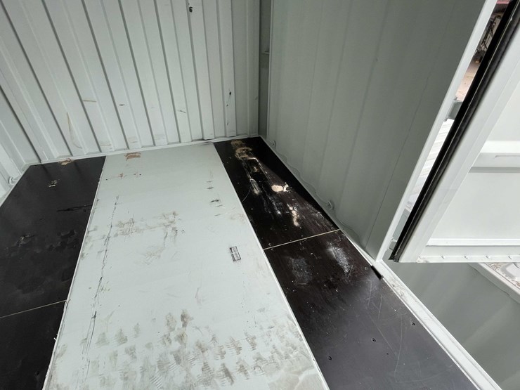 #101-•-40'-high-cube-multi-door-container-image-6