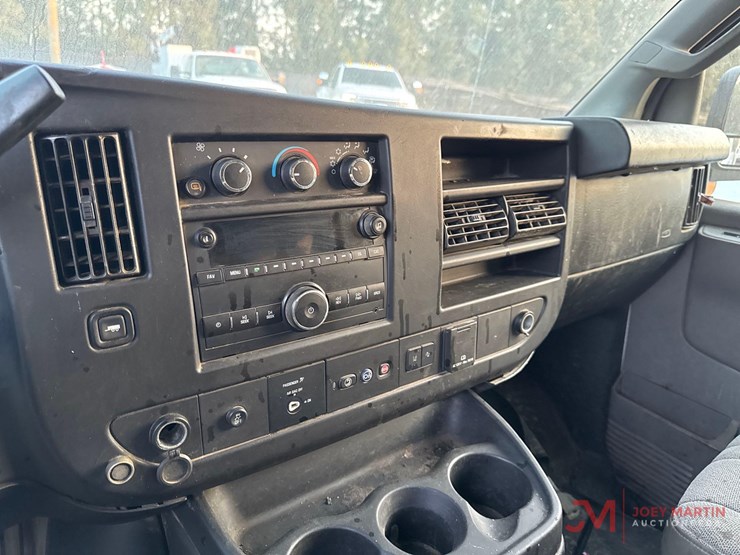 2019-gmc-cargo-van-image-14