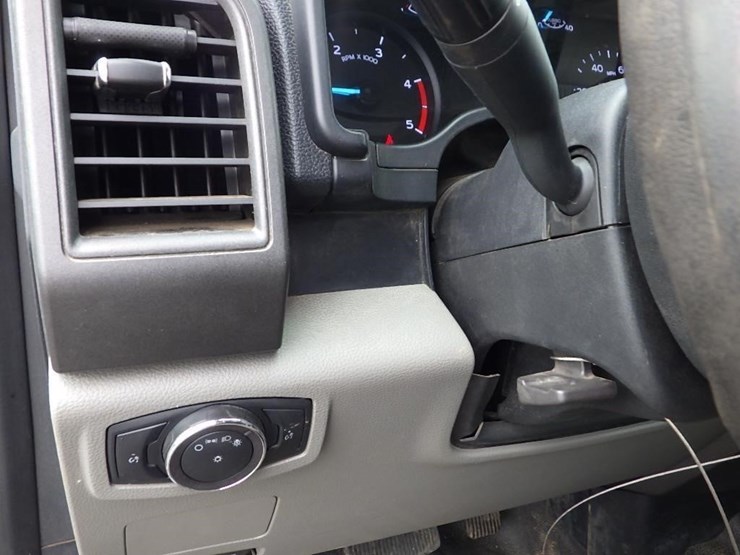 2020-ford-f550-image-36