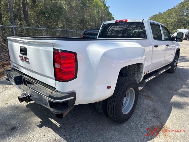 2018-gmc-3500-image-2