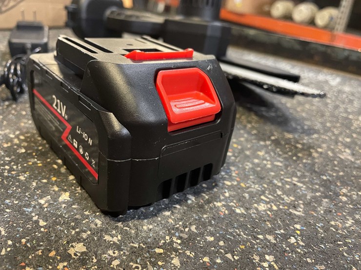 #2528-•-21-volt-mini-cordless-chainsaw-kit-in-carrying-case-(pr13)-image-7