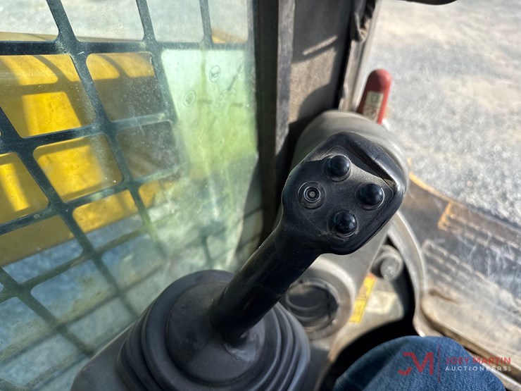 2014-caterpillar-262d-image-28