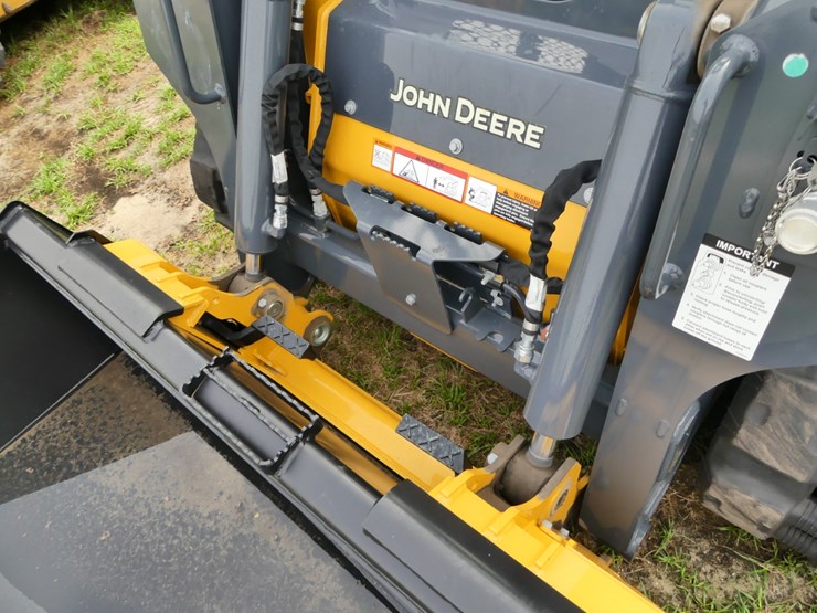 2024-deere-317g-image-12
