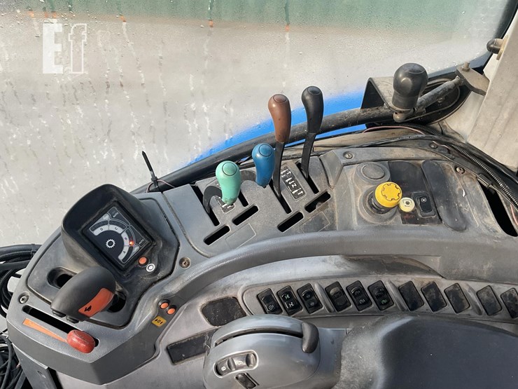 2003-new-holland-ts135a-image-11