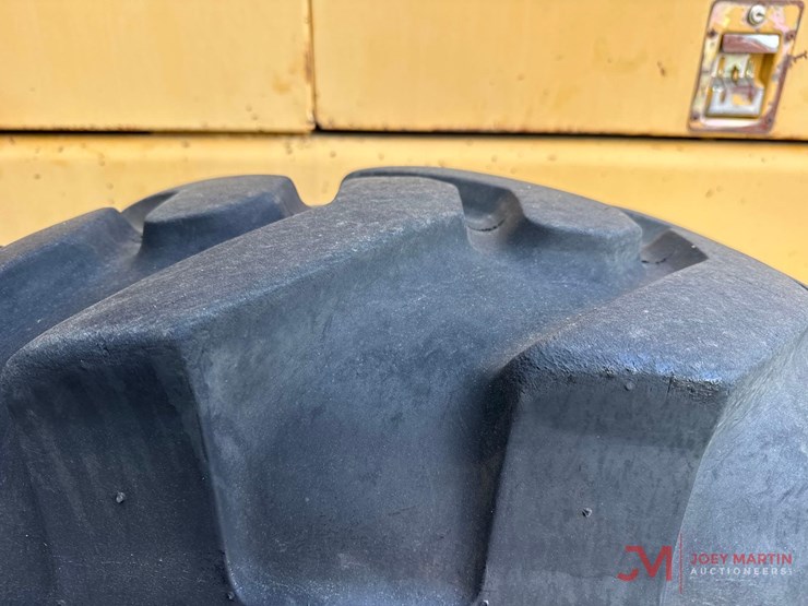 1993-deere-670b-image-23